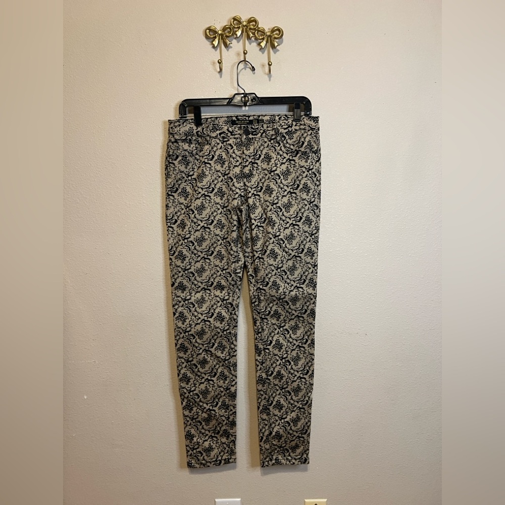 Iris Jeans Elegant Black and Cream Filigree Patterned Women's Jeans. Size 9